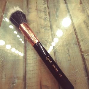 Makeup brush